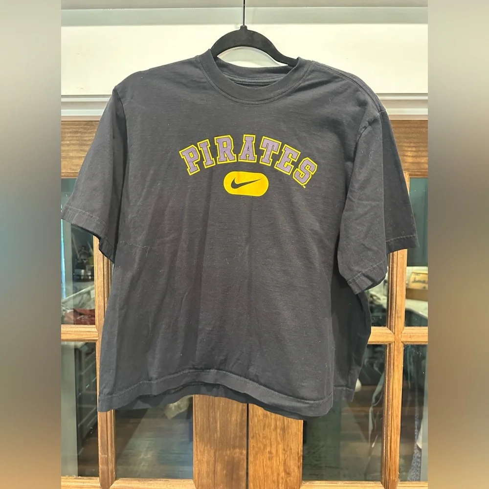 Nike Pirates‎ ECU Women's Size Medium Cropped Black T-Shirt Loose Fit Oversized